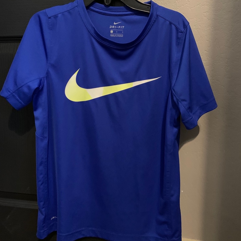 Nike T
